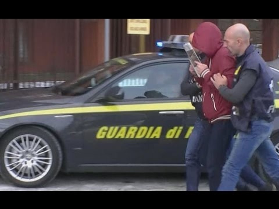 Varese - Resort di lusso "fantasma" sfruttando i nomi John Travolta e Bocelli, 7 arresti (17.01.17)