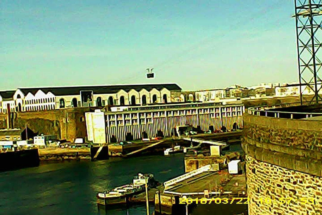 Passage du téléphérique le 18/01/17 à Brest en Bretagne.