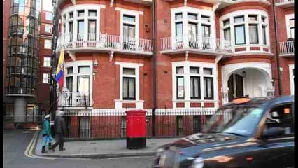 Calma en la embajada ecuatoriana mientras Assange califica a Manning de "heroína"