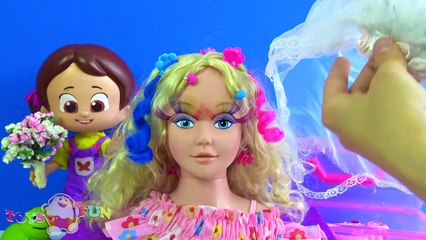 Niloya Gelin Saçı ve makyajı yapıyor - Niloya çizgi filmi bebeği ruj sürüyor takma kirpik takıyor 4K