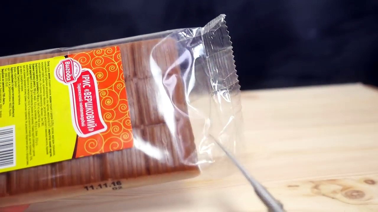 EXPERIMENT Glowing 1000 degree KNIFE VS PEPSI