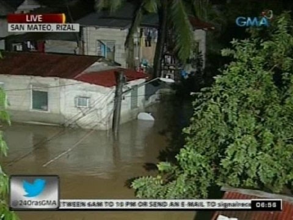 24 Oras: Ilang residente, nag-akyatan na sa bubong ng bahay dahil sa pag-apaw ng ilog