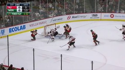 Reprise de volée pendant un match de hockey sur glace