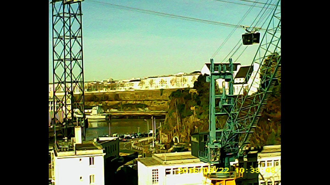 Passage du téléphérique à Brest en Bretagne le 18/01/17