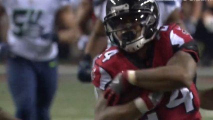 Brazilian announcers call Devonta Freeman evading defenders for 53-yard gain