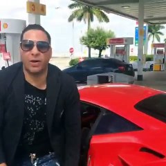 Casa Blanca le muestra su nuevo ferrari 2017 al principe karim con este mensaje