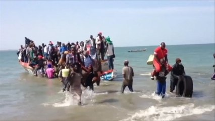 رئيس غامبيا يرفض تسليم السلطة وحشود أفريقية على الحدود