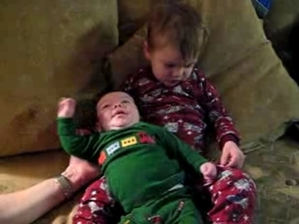 Brothers_matchingjammies_021507