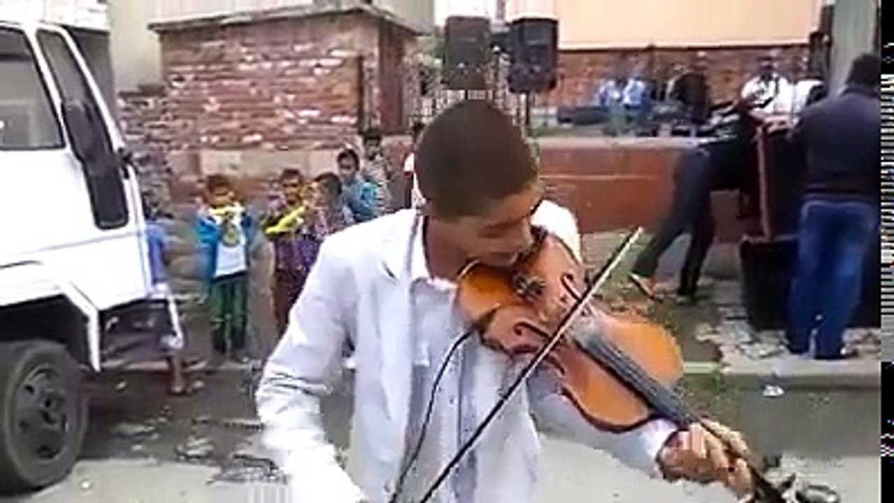 -الواد ده مطلوب حياً او ميتاً آيه الفجر ده !   -