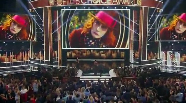 Johnny Depp Wins At The 2017 People's Choice Awards!