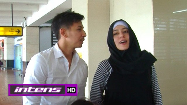 Pulang Umroh Fairuz Disambut Orang-orang Tercinta - Intens 19 Januari 2017
