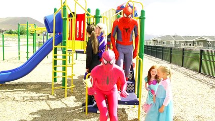 Скачать видео: Spiderman & Frozen Elsas Magic Carpet Ride Catwoman Harley Quinn vs spiderman and pink spidergirl