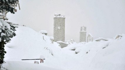Heavy snowfall hampers rescue operations in Italy