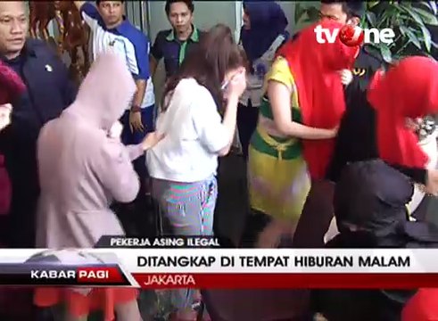Petugas Imigrasi Amankan 32 Perempuan WNA Ilegal