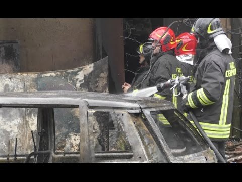 Napoli - Scoppia bombola di gas vicino piscina: un morto e 5 feriti (16.01.17)