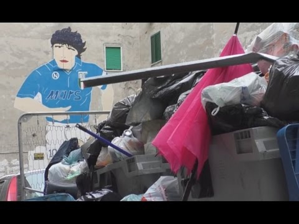 Napoli - Rifiuti, allarme per ritardi nella raccolta (18.01.17)
