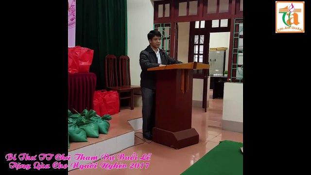 Bi thu TT Chu Bach Quang Hao Tham Du Buoi Le Tang qua tet cho nguoi ngheo 2017