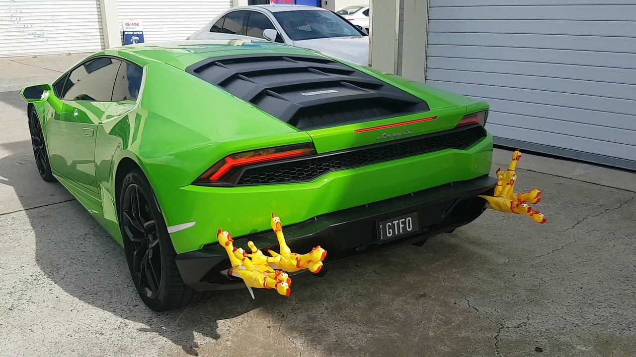 20 poulets et une Lamborghini.. Ahha