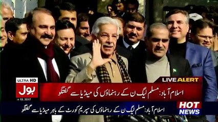 What Khawaja Asif Said When Imran Khan Was Standing Behind Him