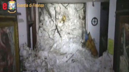 Tải video: Italie: les secours entrent dans l’hôtel enseveli par une avalanche