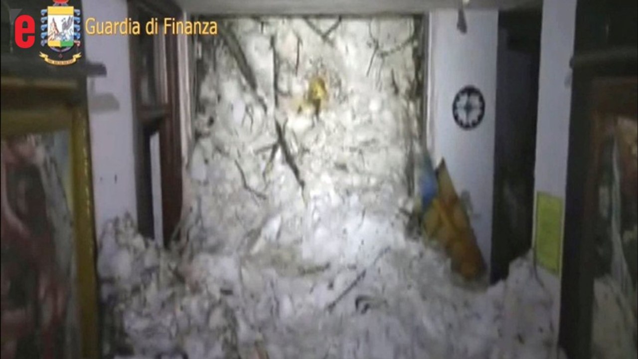 Italie: les secours entrent dans l’hôtel enseveli par une avalanche