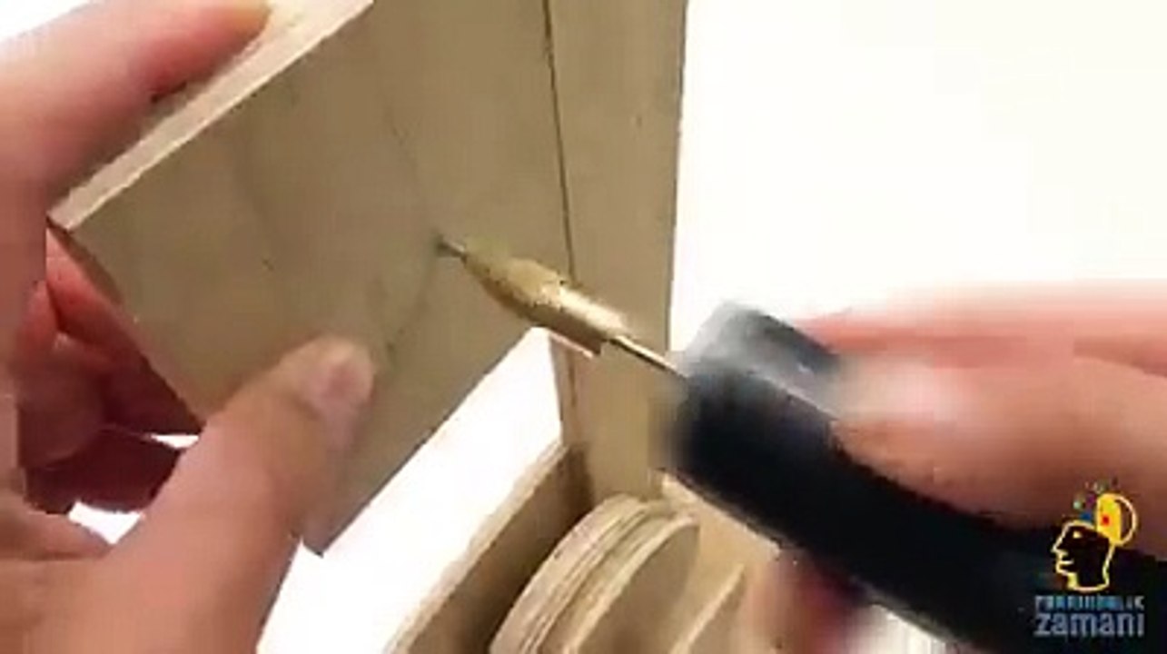 كيف تصنع منشار كهربائي
