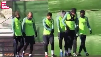 Neymar, Suarez et Piqué s'envoient des gifles à l'entraînement