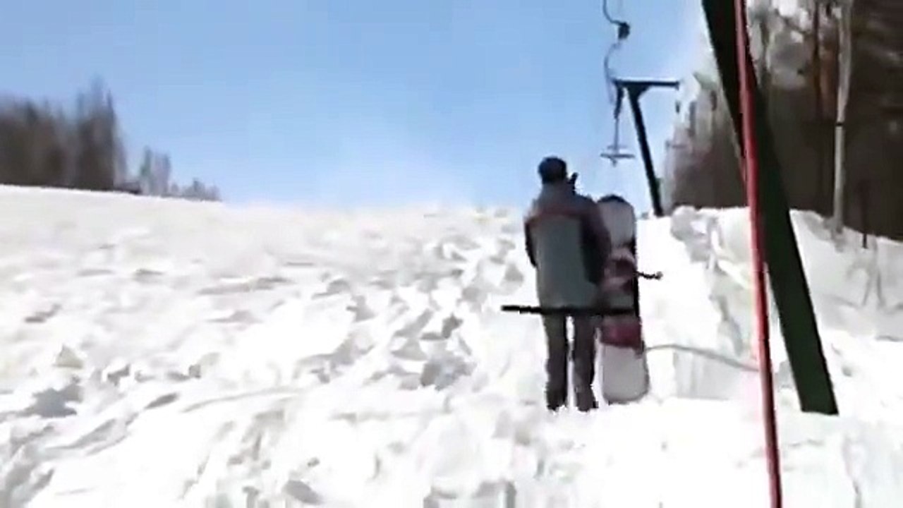 Adrénaline - Snowboard : Insolite une drôle de manière d'utiliser une remontée mécanique