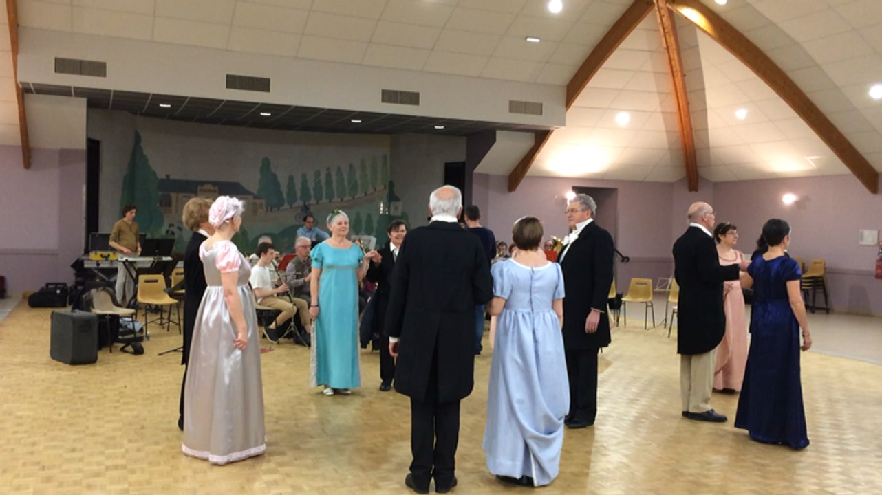 Folles journées : l'atelier de danses traditionnelles du Carroi en répétition