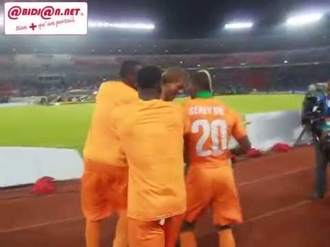 CAN 2015: Hervé Renard et ses joueurs jubilent apres la victoire contre le Ghana