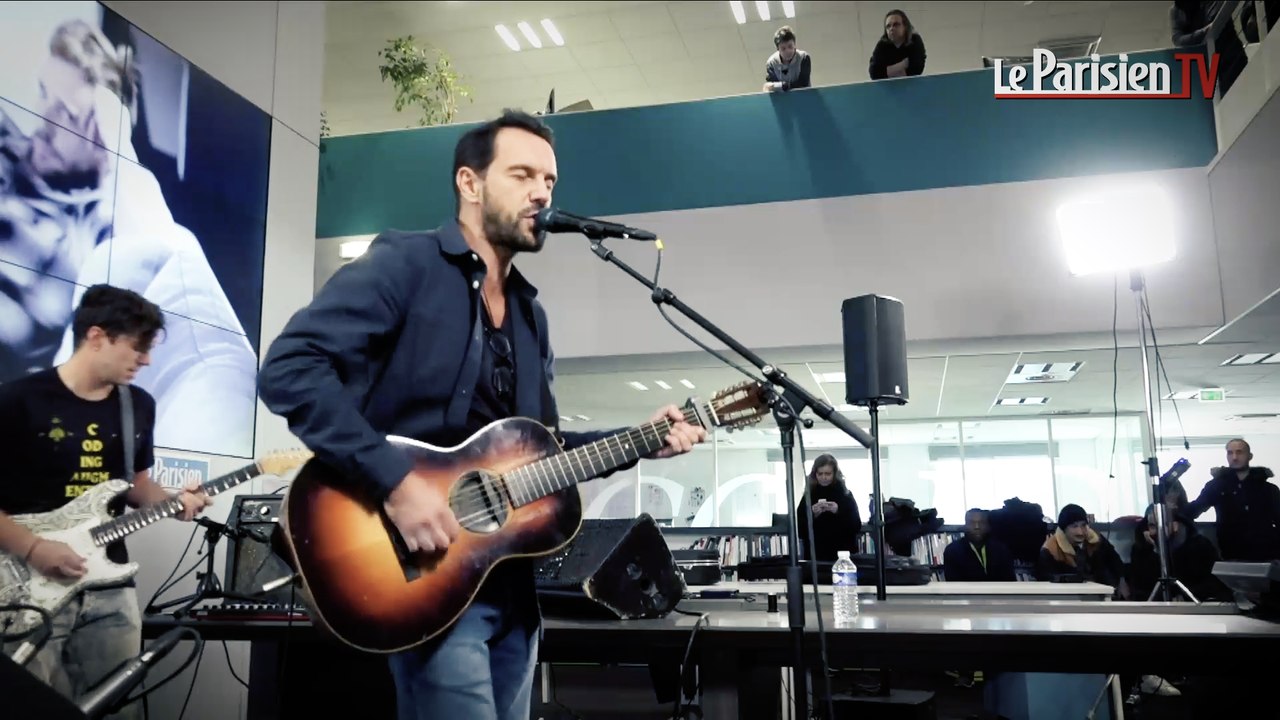 Gérald de Palmas chante  en live au Parisien