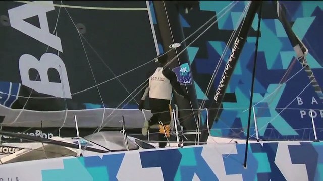 J74 : Le passage de la ligne victorieux par Armel le Cléac'h / Vendée Globe