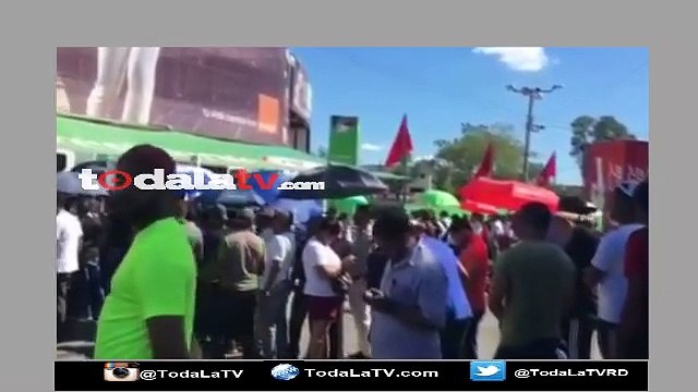 Fanáticos hacen largas filas en busca de boletas para Serie Final LIDOM-Video