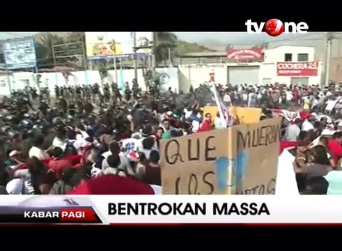 Tolak Kenaikan Tarif Tol, Warga Bentrok Lawan Polisi