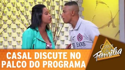 Casal discute no palco do programa