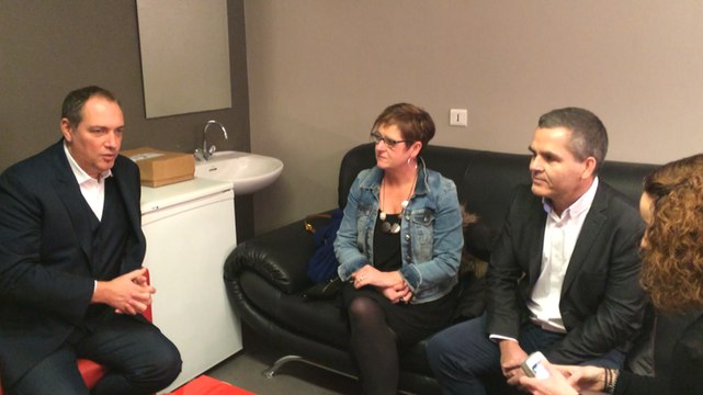 Messmer rencontre quatre personnes à Lanester