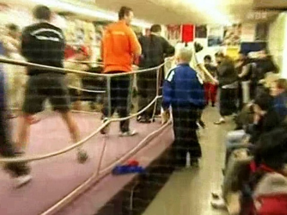 Bandenkrieg die Geheimwelt der Türsteher Gangs verlängert 50 MIN 48 SEK Xvid