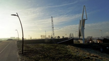Wethouder Mourik opent fietsbrug over havensluis / Spijkenisse 2017