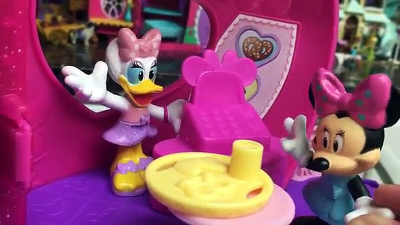 Disney Junior Video Minnie Cant Find Figaro Cat in the Huge Fabulous Shopping Mall HMP Shorts EP.11