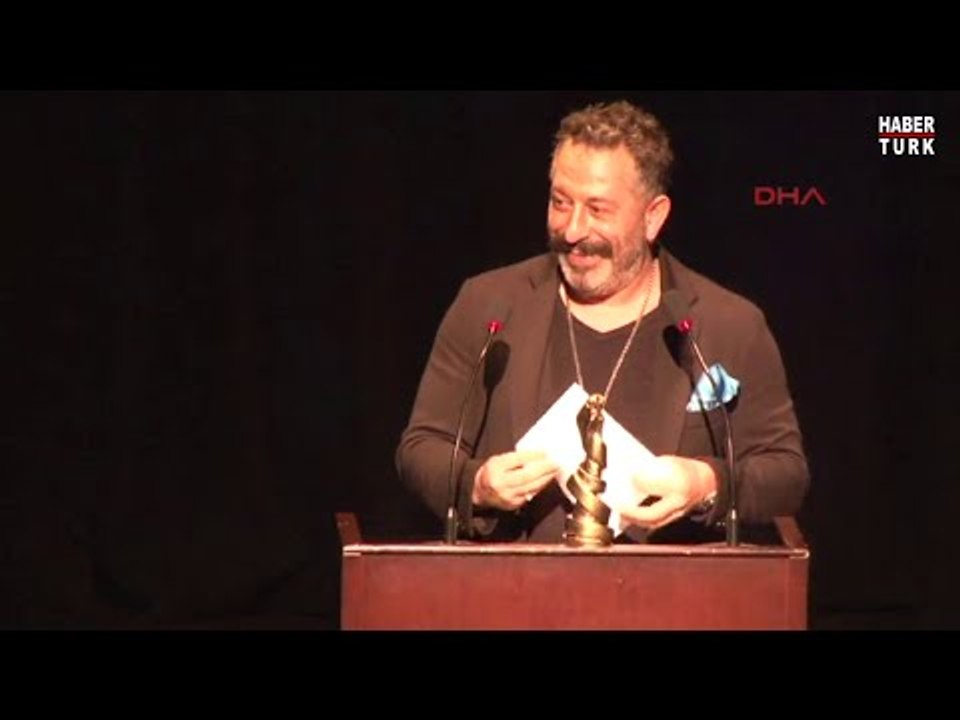 Cem Yılmaz SİYAD ödül töreninde izleyenleri gül...