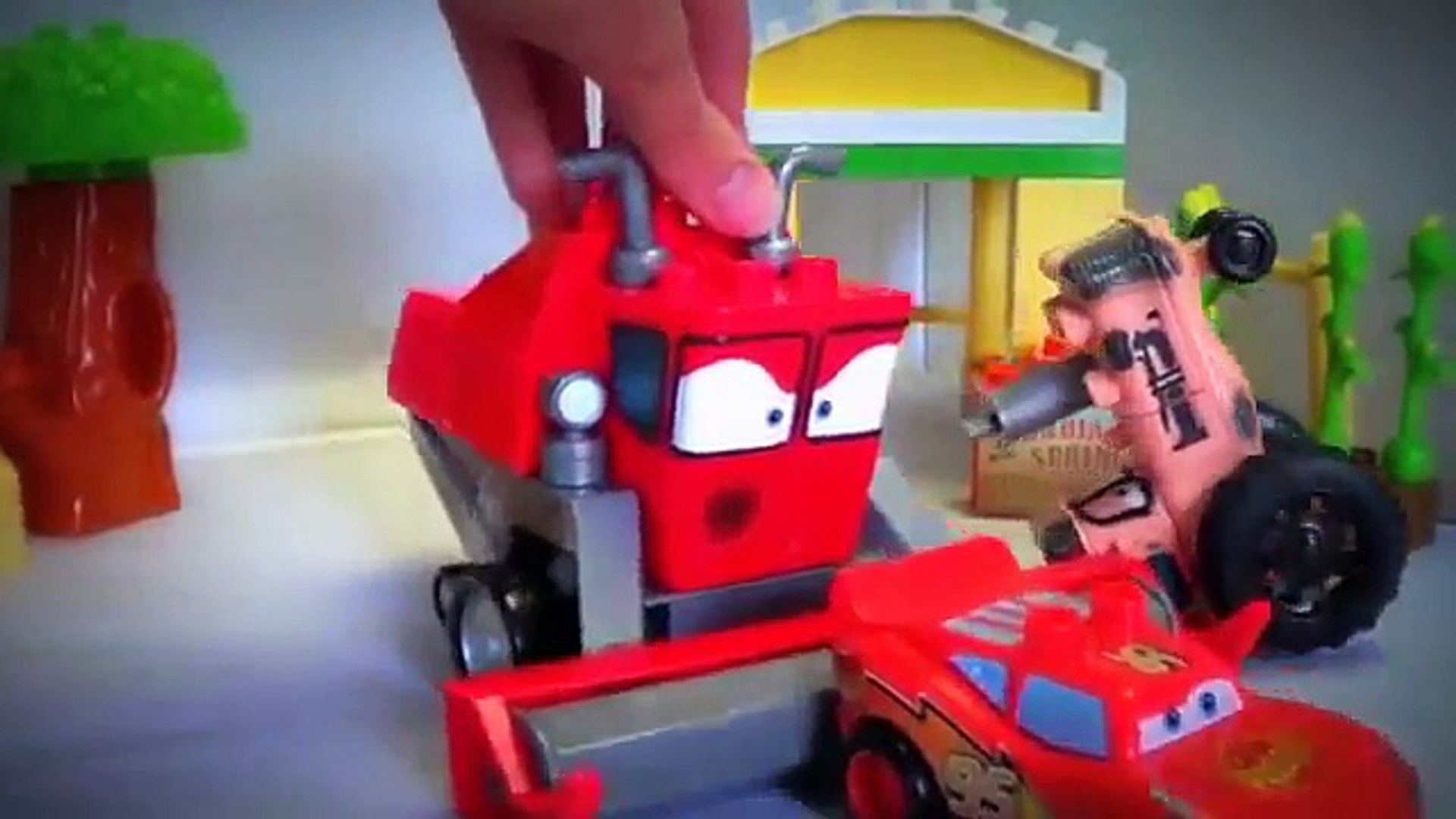 Cars Tractor Tipping Mega Bloks Lego Toy Set Frank Tractor Lightning  McQueen Disney Pixar – Видео Dailymotion