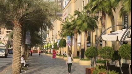 الإمارات  إيرانية تركض ” نصف عارية ” في شوارع دبي