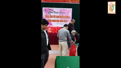 Trao qua nguoi ngheo xuan Dinh Dau 2017