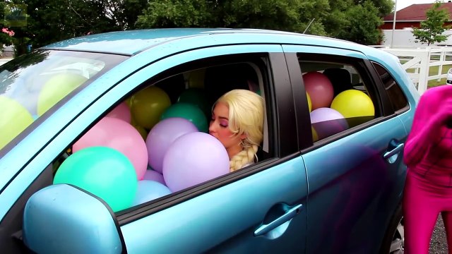 Spiderman BALLOON PRANK! w/ Frozen Elsa Pink Spidergirl Hulk Catwoman! Funny Superhero Vid