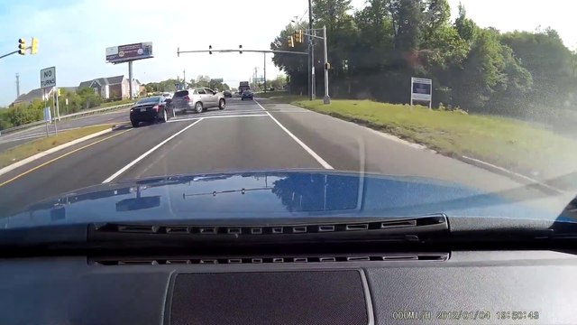 Il percute une voiture à l'arret... Choc violent