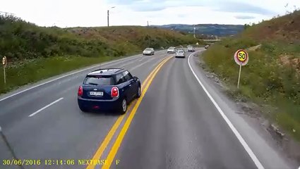 Ne jamais freiner devant un camion.