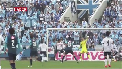 49 yaşında Profesyonel Lig'de futbol oynuyor