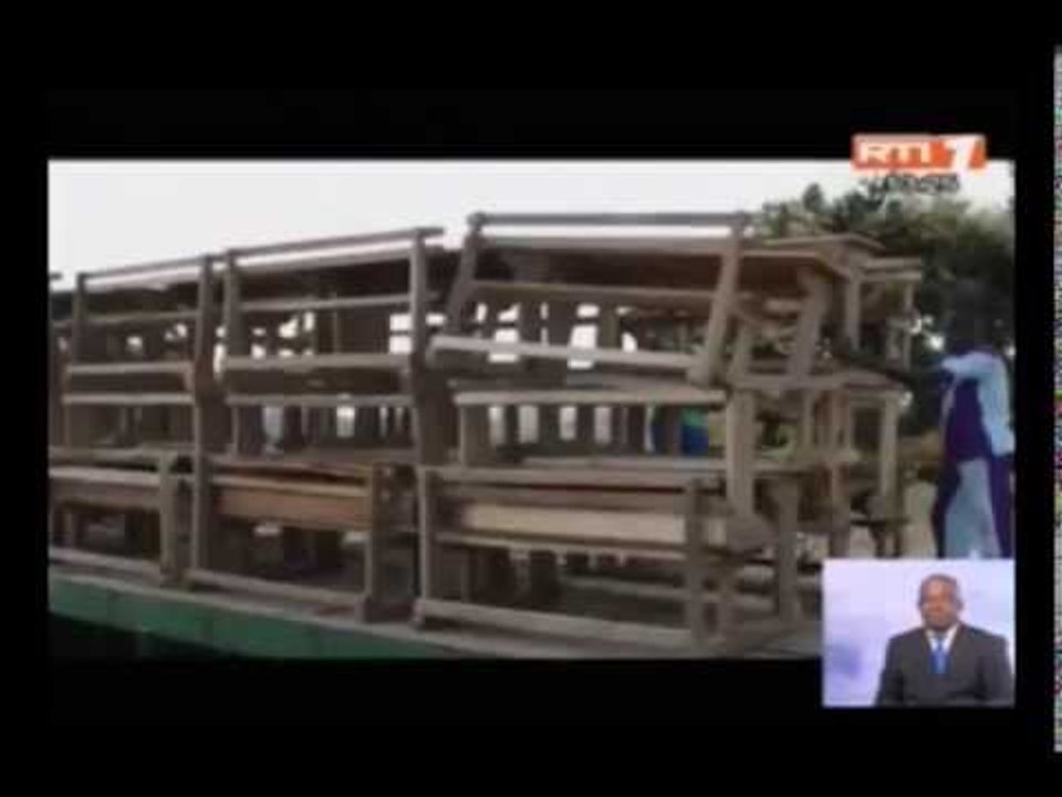 Yamoussoukro:  don de tables et bancs pour une école islamique