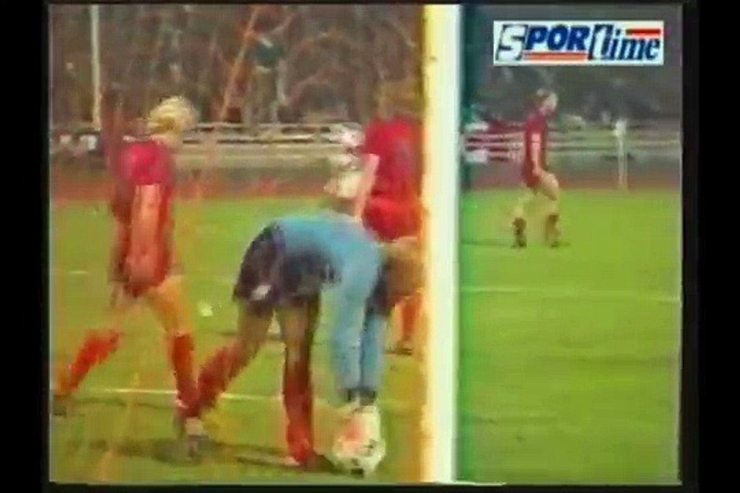 15.09.1982 - 1982-1983 European Champion Clubs' Cup 1st Round 1st Leg Olympiacos FC 2-0 Östers IF