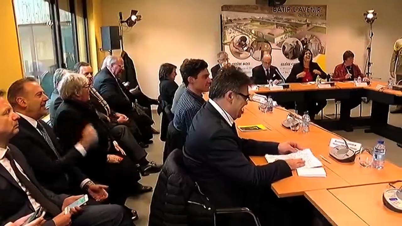 Politique : le 1er ministre Bernard Cazeneuve à Blois